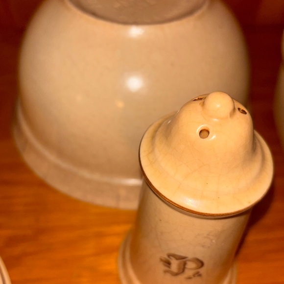 village(5items) bread pan, bowl & salt and pepper holder - Picture 9 of 10